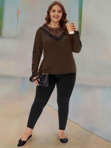 EMERY ROSE تيشيرت أنيق أكمام طويلة بطاقم رقبة للمرأة ذات الحجم الكبير مزخرف بالنباتات والشبك ، فساتين سهرة للنساء ، ملابس نسائية للخريف