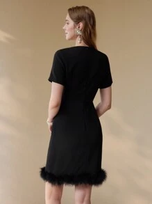 MOTF PREMIUM Vestido con detalle de lazo con strass y dobladillo de pelo - Negro - Ver 6