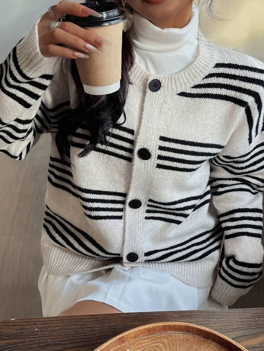 SHEIN Unity 女士单排扣条纹圆领开衫,秋冬休闲装 - 彩色 - 查看 1