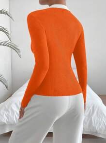 SHEIN Unity Suéter ajustado de cuello en forma de corazón con diseño de botones de manga larga y color contrastante, suéter de punto de otoño/invierno - Naranja - Ver 2