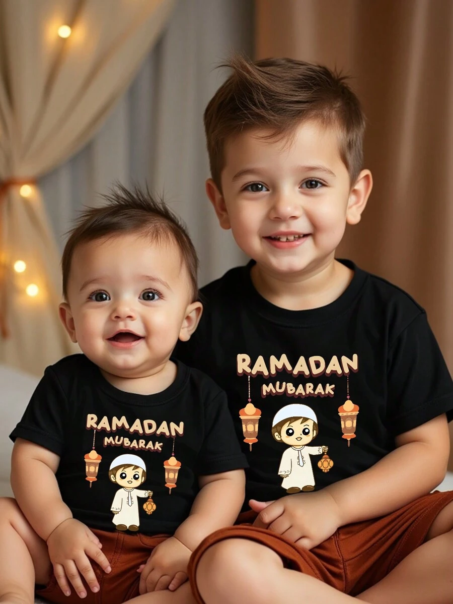 SHEIN Ramadan Mubarak Muslim Baby Boy Short Sleeve Round Neck T-Shirt With Graphic Print, Casual Fashion (1 Piece, Sibling Outfits/Matching Outfits Sold Separately) - Black - View 1