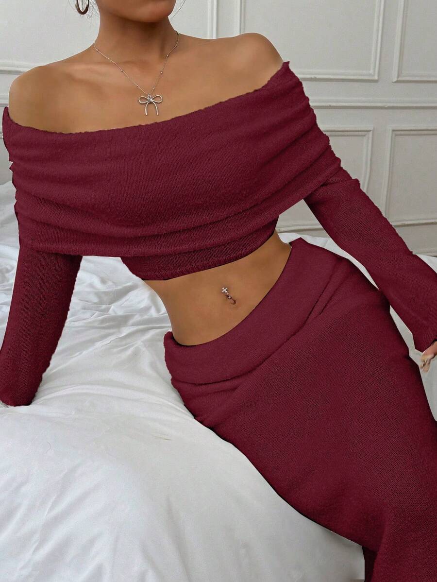 SHEIN Unity Conjunto de 2 piezas sexy de suéter corto con hombros descubiertos y falda ajustado de cintura alta extra larga para ropa de Año Nuevo y otoño para mujeres - Rojo - Ver 1