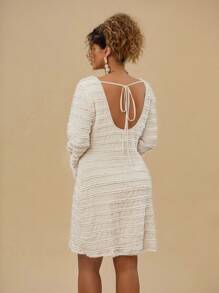 SHEIN VCAY Vestido corto de manga acampanada, escote en V, espalda descubierta, en tejido elástico jacquard, adecuado para vacaciones, playa, fiesta, día festivo, talla grande - Beis - Ver 2