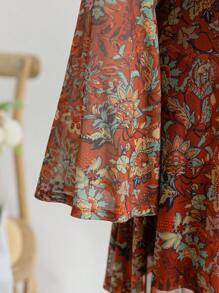 Soleia Blusa con cuello en V, mangas de campana de malla y lazo en talla grande para mujer, con estampado floral vintage en rojo y marrón