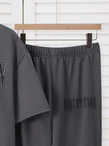 SHEIN Set de 2 piezas para adolescentes varones con camiseta de manga corta casual y pantalones jogger tipo cargo, look deportivo de estilo punk rock para uso diario, fiestas, festivales de música, primavera/verano, color gris oscuro