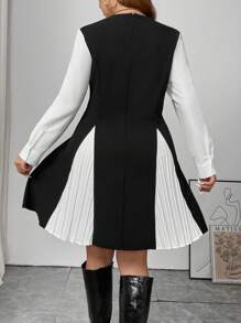 SHEIN Frenchy Vestido A-line de cuello redondo con pliegues y empalme en contraste blanco y negro, de elegancia francesa, talla grande - Blanco y Negro - Ver 2