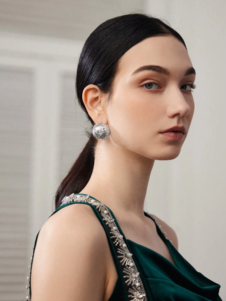 TEXTURED STUD EARRINGS