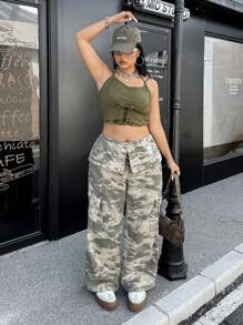 SHEIN EZwear Plus Size Women Folded Waist Camouflage Cargo Pocket Wide Leg Loose Jeans - Multicolor - View 4