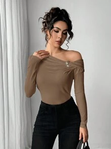 Firerie Elegant Twisted Metal Decor Off Shoulder Tight Fit Long Sleeve Black T-Shirt, Modern Design, Autumn/Winter