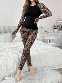 Conjunto cálido de top de manga larga con cuello crew y pantalones con estampado de leopardo y patchwork para mujer