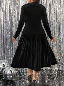 SHEIN Clasi Plus Size Women Black French V-Neck Pleated Velvet Mid-Length Dress Maxi Women Outfit - Black - View 2