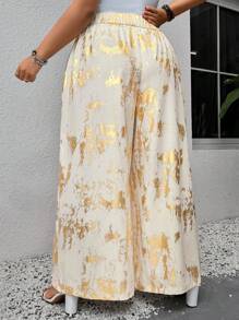 SHEIN VCAY Pantalones de mujer de talla grande con estampado metálico para citas románticas del Día de San Valentín con motivos de abrazos, besos, sonrisas y mariposas. Ropa de primavera y de resort para mujer.