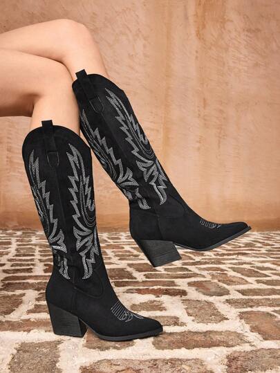 Fairycore Bottes pointues à talon bas ornées d'un motif brodé pour femmes, style hippie western. Bottes PU noires hautes jusqu'aux genoux, bottes western quotidiennes pour une ambiance de Noël et du Nouvel An, automne et hiver