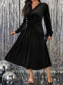 SHEIN Clasi Plus Size Women Black French V-Neck Pleated Velvet Mid-Length Dress Maxi Women Outfit - Black - View 1
