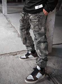Manfinity LEGND Pantalones de camuflaje con múltiples bolsillos y cremallera 3D para hombres, ropa de calle, estilo de INS, apropiado para Año Nuevo, raperos, regalo para novio - Gris Oscuro - Ver 1