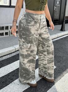 SHEIN EZwear Plus Size Women Folded Waist Camouflage Cargo Pocket Wide Leg Loose Jeans - Multicolor - View 3