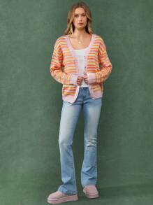 WESTFADE Sommerlicher Oversized Boyfriend Strickjacke mit V-Ausschnitt, langem Ärmel und mehrfarbigem Streifendesign - Verschiedenfarbig - Übersicht 5