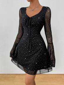 Zolique Y2K 性感闪亮鱼网 V 领透明喇叭袖迷你连衣裙 - 黑色 - 查看 6