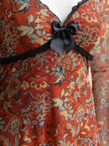Soleia Blusa con cuello en V, mangas de campana de malla y lazo en talla grande para mujer, con estampado floral vintage en rojo y marrón
