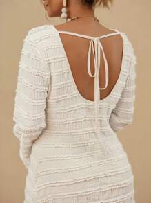 SHEIN VCAY Vestido corto de manga acampanada, escote en V, espalda descubierta, en tejido elástico jacquard, adecuado para vacaciones, playa, fiesta, día festivo, talla grande - Beis - Ver 4