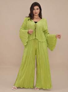SHEIN VCAY Set de 2 piezas de talla grande: Camisa plisada con estampado de cuadros y pantalón de pierna ancha