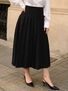 SHEIN Clasi Plus Size Simple Solid Color Pleated A-Line Skirt, Versatile & Casual - Black - View 4