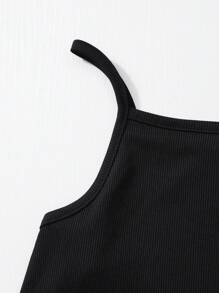 SHEIN ChillGRL 2 件青少年女孩街头服装套装：短款连帽运动衫搭配迷彩多口袋工装裤