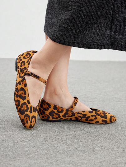 CUCCOO BIZCHIC Women's Simple Leopard Print Fashion Flat Shoes