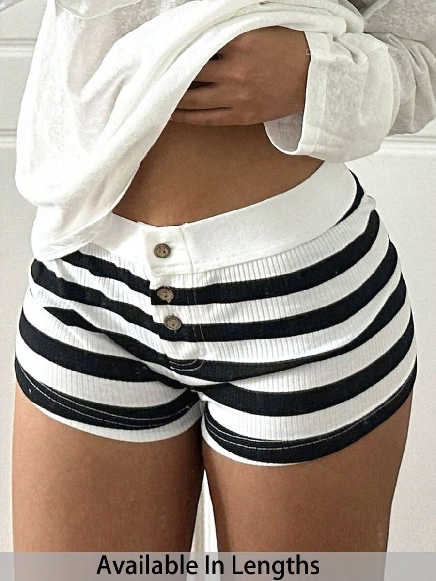 SHEIN PETITE CURVE 女士加大码休闲针织条纹低腰紧身超短裤，适合秋季、海滩度假、春季、夏季假期、情人节等场合，条纹短裤，休闲穿着，适合居家、运动和户外活动。