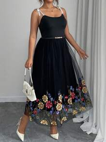 SHEIN Unity Vestido de talla grande con tirantes finos y decoración floral de malla - Negro - Ver 3