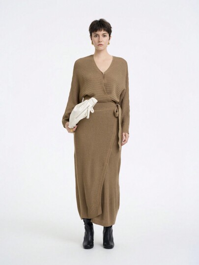 Aalyst Vestido de suéter para mujer de cuello en V con tirantes cruzados elegante en color caqui