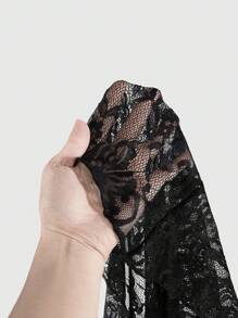 ROMWE Goth 性感哥特宫廷蕾丝露肩喇叭袖短款上衣 - 黑色 - 查看 5