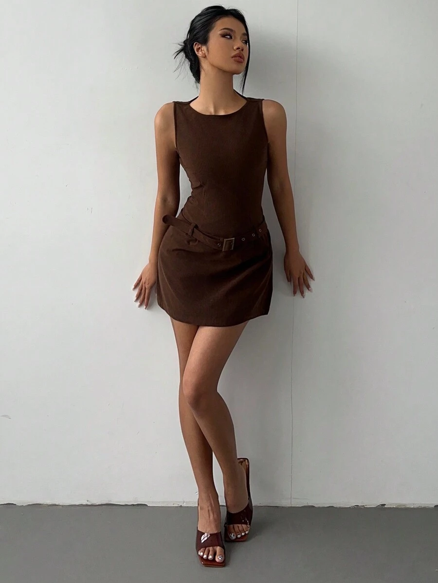 Aloruh Vestido mini acampanado de mujer en pana cepillada, con escote de barco, sin mangas, hombros descubiertos, y cinturón marrón con hebilla metálica decorativa