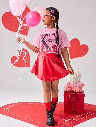 Camiseta de manga corta con estampado de corazón de subcultura de rayas rosa para niña preadolescente, diseño delicado y elegante, adecuada para la escuela, salidas y uso en todas las estaciones