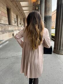 Pariaura 优雅时尚宽松翻领双排扣后褶拼接杏色女士风衣 - 杏色 - 查看 2