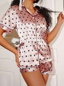 SweetSlumber Conjunto de pijama con blusa de satén con estampado de corazones y ribetes contrastantes y pantalones cortos