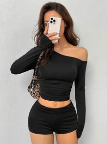 SHEIN EZwear 2pcs/Set Women Black Knitted Asymmetrical Collar Long Sleeve Cropped Top And Shorts Set