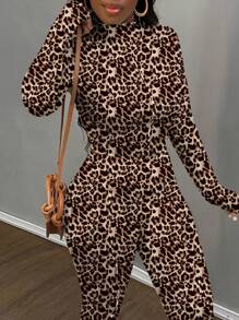 Slaydiva Plus Size Women's 2 Pieces Set: Fitted Leopard Print Long Sleeve Crop Top And Long Flared Pants, Casual, Sporty, Basic & Daily Wear