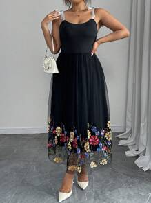 SHEIN Unity Vestido de talla grande con tirantes finos y decoración floral de malla - Negro - Ver 4