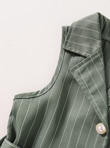 Girls Casual Striped Suit Set, Minimalist Striped Girls Suit Set, Fashion Versatile, Suitable For 4-7 Years Old Girls, Includes Sleeveless Blazer Top And High-Waist Button Skort, Made Of Lightweight Fabric, Suitable For Spring/Summer Wear. Suitable For Formal Occasions, Family Gatherings And Photo Shoots, Classic Gray Striped Design, Can Be Matched With Small Leather Bag And Headband, Showing Elegant Elegant, Let Young Girl Wear Office Style. - Grey - View 6