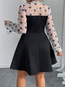 SHEIN Unity Vestido de punto de manga larga con escote en V profundo y corte bajo, con malla de foil plateada de rosa, corte evasé en talla grande