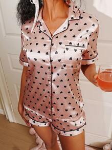 SweetSlumber Conjunto de pijama con blusa de satén con estampado de corazones y ribetes contrastantes y pantalones cortos