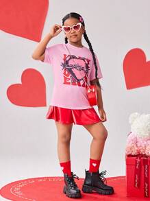 Camiseta de manga corta con estampado de corazón de subcultura de rayas rosa para niña preadolescente, diseño delicado y elegante, adecuada para la escuela, salidas y uso en todas las estaciones