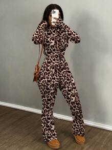 Slaydiva Plus Size Women's 2 Pieces Set: Fitted Leopard Print Long Sleeve Crop Top And Long Flared Pants, Casual, Sporty, Basic & Daily Wear
