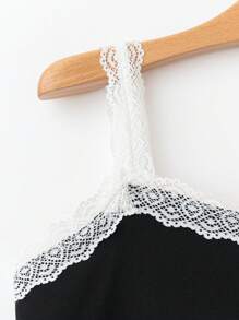 SHEIN Clasi Women Lace Trim Contrast Color Patchwork Sleeveless Camisole, Warm & Thermal Lined, Autumn/Winter Graphic Tees Women Tops