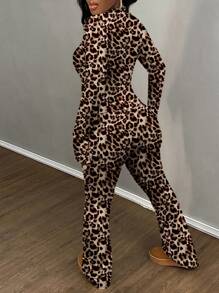 Slaydiva Plus Size Women's 2 Pieces Set: Fitted Leopard Print Long Sleeve Crop Top And Long Flared Pants, Casual, Sporty, Basic & Daily Wear