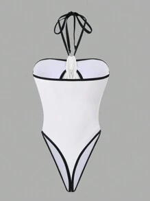 Traje de baño de una pieza con cuello de halter, decorado con aplicaciones florales blancas, para uso casual en la playa en verano