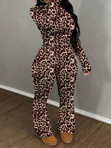 Slaydiva Plus Size Women's 2 Pieces Set: Fitted Leopard Print Long Sleeve Crop Top And Long Flared Pants, Casual, Sporty, Basic & Daily Wear