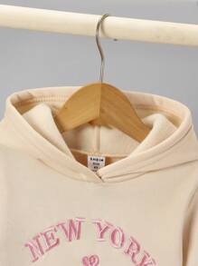 2 件装女童幼儿休闲连帽运动衫，带花卉字母印花和配套裤子套装，夏季