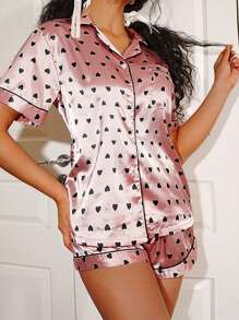 SweetSlumber Conjunto de pijama con blusa de satén con estampado de corazones y ribetes contrastantes y pantalones cortos